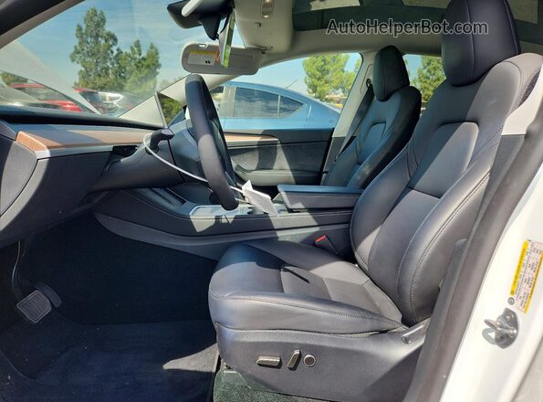 7SAYGDED4SF276965 2025 TESLA MODEL Белый Вид салона спереди