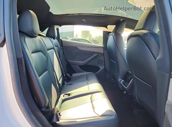 7SAYGDED4TF583506 2026 TESLA MODEL White Հետևի նստատեղերի տեսք