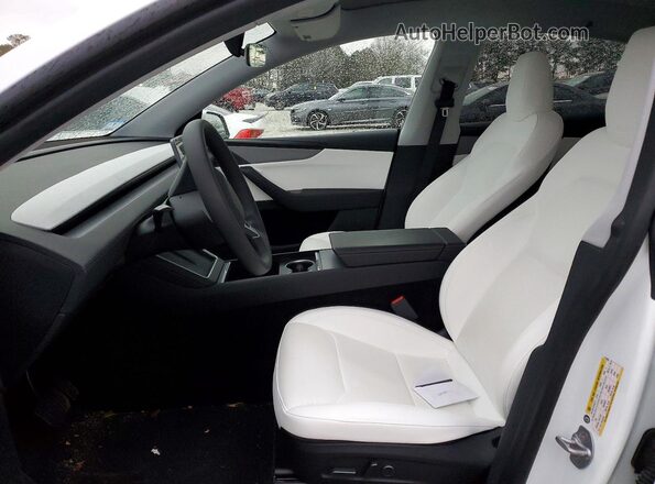 7SAYGDED5TA419498 2026 TESLA MODEL White Front interior view
