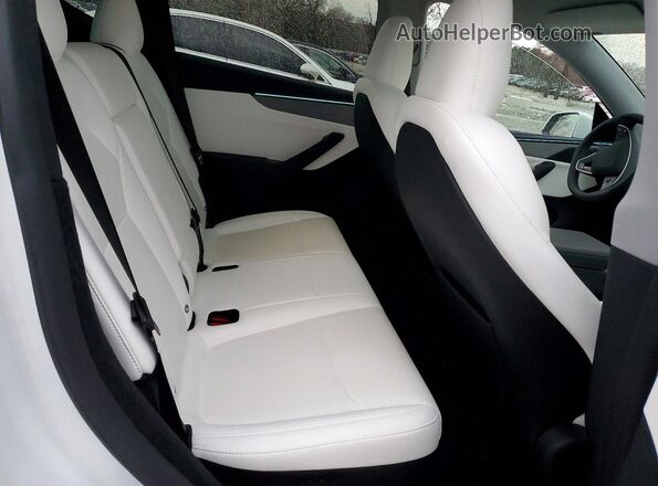7SAYGDED5TA419498 2026 TESLA MODEL White Rear seats view