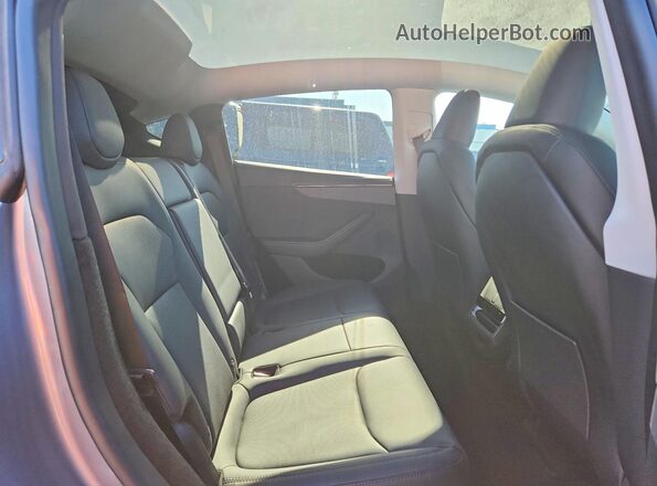 7SAYGDED6TA430588 2026 TESLA MODEL Silver Widok tylnych siedzeń