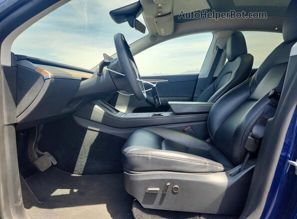 7SAYGDED7PF964885 2023 TESLA MODEL Синий Вид салона спереди