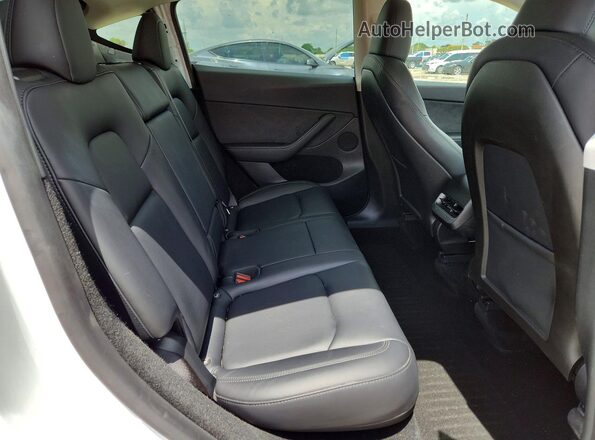 7SAYGDED7RF149945 2024 TESLA MODEL White Vista interior trasera