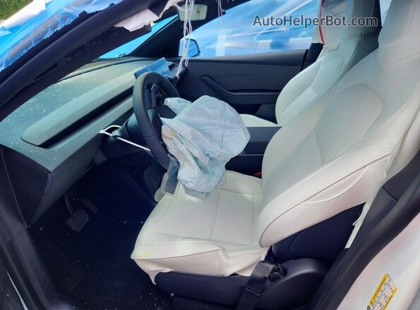 7SAYGDED7TA724596 2026 TESLA MODEL Белый Вид салона спереди