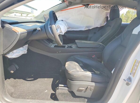 7SAYGDED8RF025084 2024 TESLA MODEL Белый Вид салона спереди