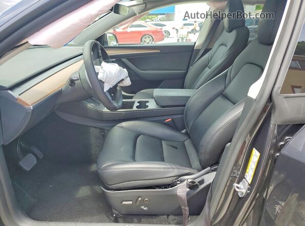 7SAYGDED8SF231737 2025 TESLA MODEL Черный Вид салона спереди