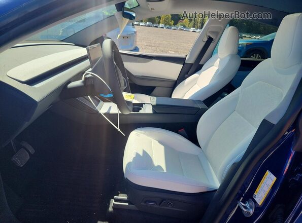 7SAYGDED8TA469179 2026 TESLA MODEL Blue წინა სალონის ხედი