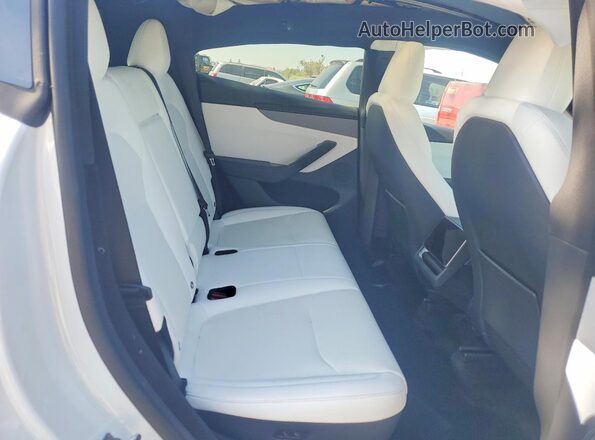 7SAYGDED8TF670101 2026 TESLA MODEL White უკანა სალონის ხედი