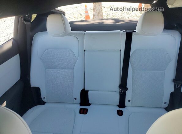 7SAYGDED8TF670101 2026 TESLA MODEL White უკანა სავარძლების ხედი
