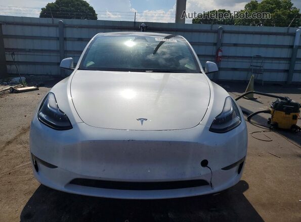 7SAYGDED9SA377402 2025 TESLA MODEL White Widok z przodu