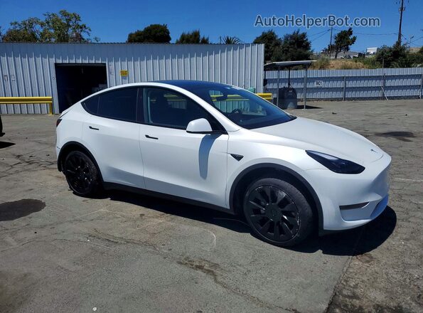 7SAYGDED9SF229317 2025 TESLA MODEL Белый Передняя правая четверть