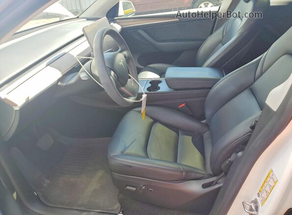 7SAYGDED9SF229317 2025 TESLA MODEL Белый Вид салона спереди