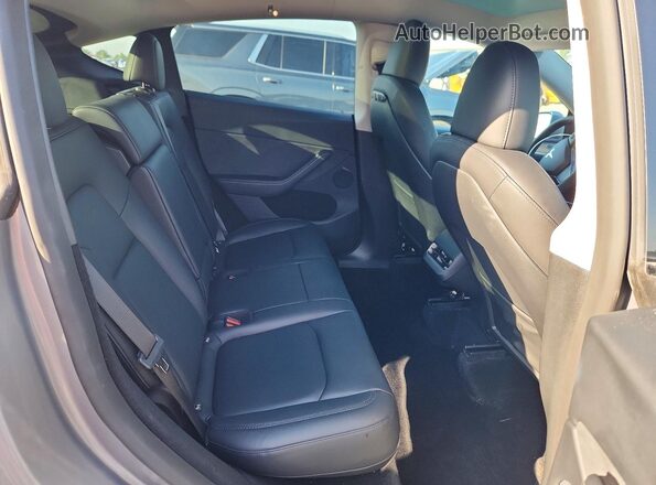 7SAYGDEE0RA299790 2024 TESLA MODEL Silver უკანა სავარძლების ხედი