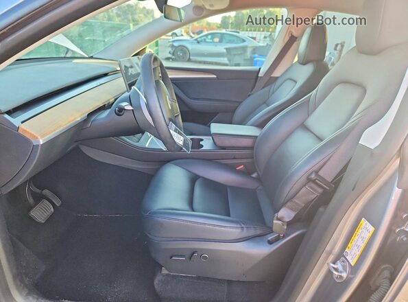 7SAYGDEE0RA299790 2024 TESLA MODEL Silver წინა სალონის ხედი