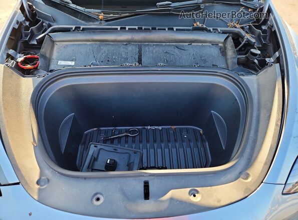 7SAYGDEE0RA299790 2024 TESLA MODEL Silver უკანა სალონის ხედი