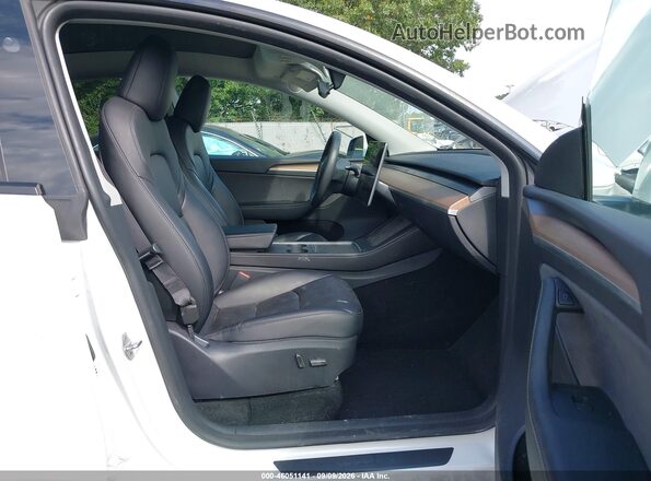 7SAYGDEE0RF152663 2024 TESLA MODEL Y Белый Вид салона спереди