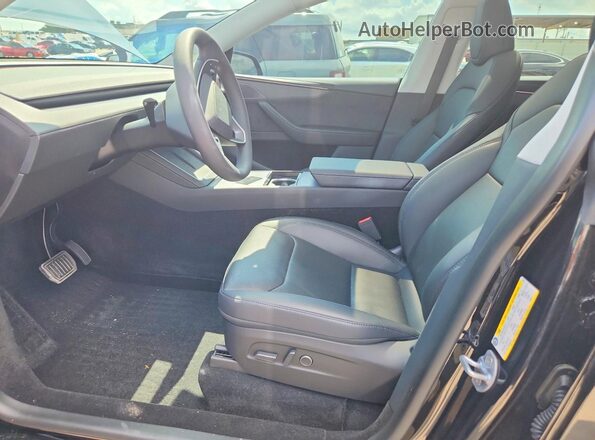 7SAYGDEE0TA588174 2026 TESLA MODEL Черный Вид салона спереди