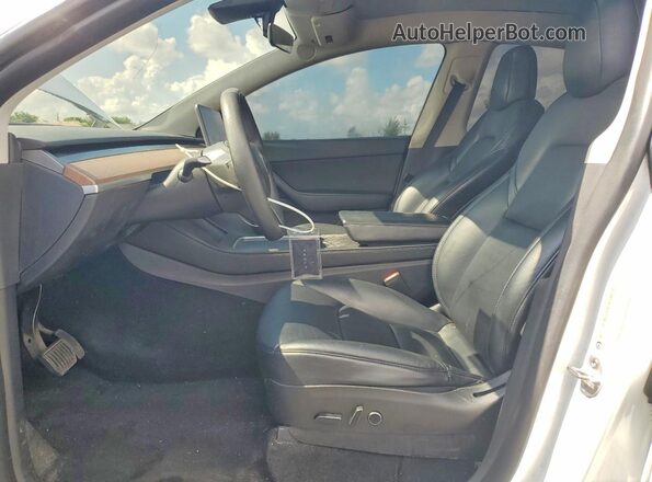 7SAYGDEE1NF307103 2022 TESLA MODEL Белый Вид салона спереди
