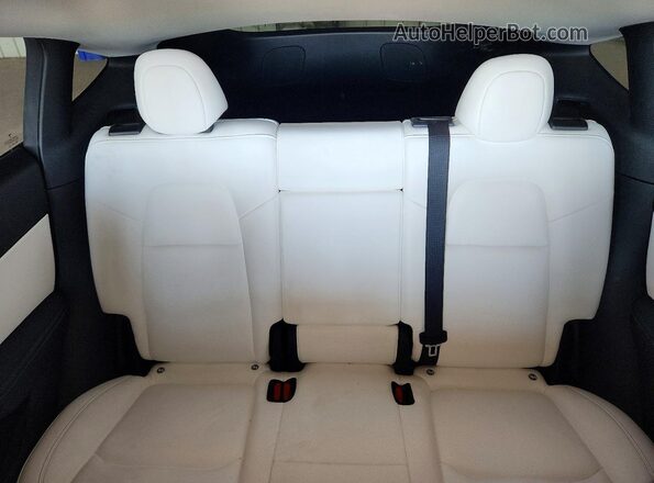 7SAYGDEE1NF367429 2022 TESLA MODEL White Vista de los asientos traseros