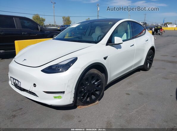 7SAYGDEE1PF751648 2023 TESLA MODEL Y White Առջևի ձախ երեք քառորդ տեսարան
