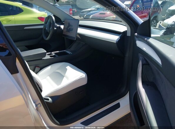 7SAYGDEE1PF751648 2023 TESLA MODEL Y White Սալոնի դիմացի տեսք