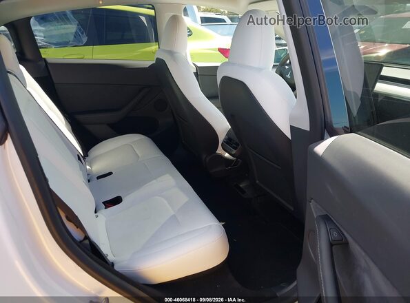 7SAYGDEE1PF751648 2023 TESLA MODEL Y White VIN կոդի պիտակի տեսք
