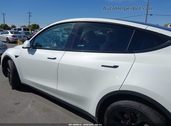 7SAYGDEE1PF751648 2023 TESLA MODEL Y White Սալոնի 360 աստիճան տեսք