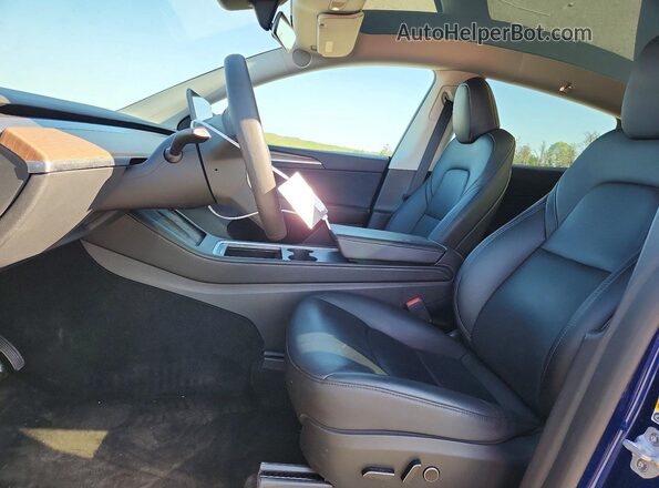 7SAYGDEE1PF835307 2023 TESLA MODEL Blue Front interior view