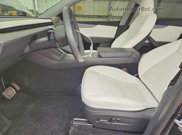 7SAYGDEE1TF532070 2026 TESLA MODEL Gray წინა სალონის ხედი