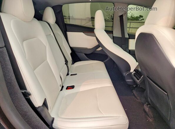 7SAYGDEE1TF532070 2026 TESLA MODEL Gray უკანა სალონის ხედი