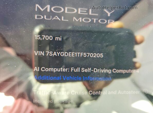 7SAYGDEE1TF570205 2026 TESLA MODEL Burgundy Սարքավորումների վահանակի տեսք