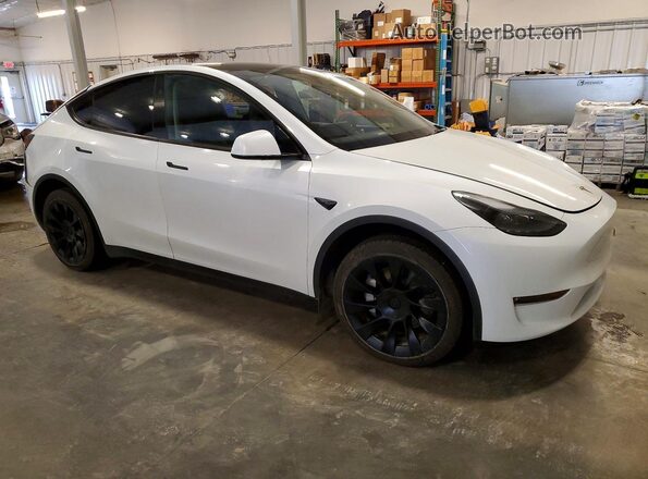 7SAYGDEE2RA240059 2024 TESLA MODEL White Front right