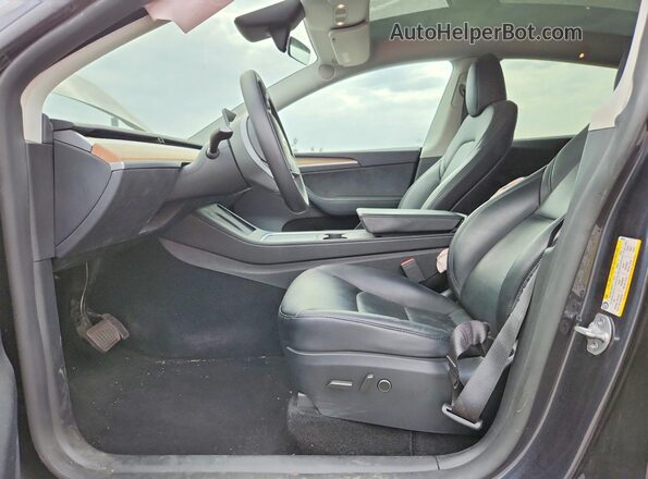 7SAYGDEE2RF064620 2024 TESLA MODEL Charcoal წინა სალონის ხედი