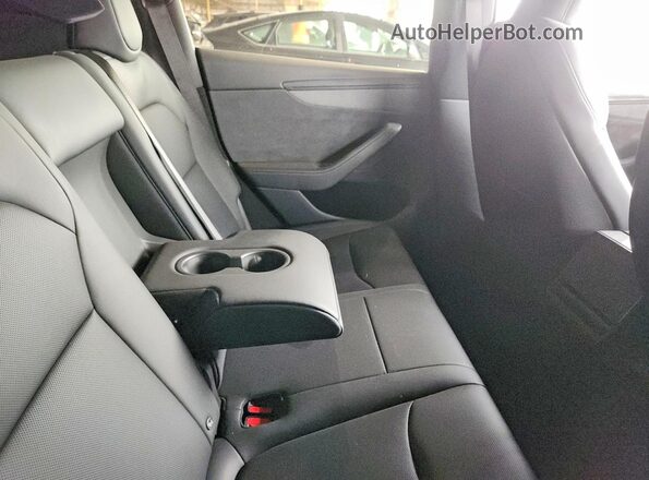 7SAYGDEE2TF656879 2026 TESLA MODEL Red უკანა სავარძლების ხედი