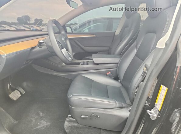 7SAYGDEE3NA015482 2022 TESLA MODEL Черный Вид салона спереди