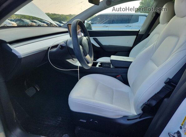 7SAYGDEE3NF354472 2022 TESLA MODEL White Вид салону спереду