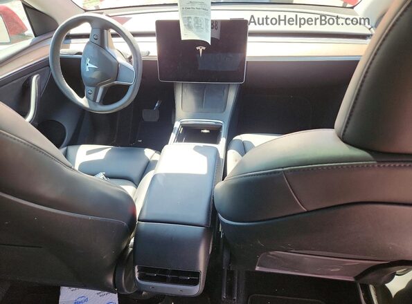 7SAYGDEE3PA064670 2023 TESLA MODEL Red Առջևի վահանակի տեսք