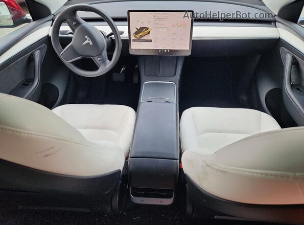 7SAYGDEE3SF257106 2025 TESLA MODEL Красный Вид панели приборов