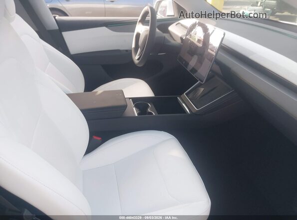 7SAYGDEE3TF568729 2026 TESLA MODEL Y White Front interior view