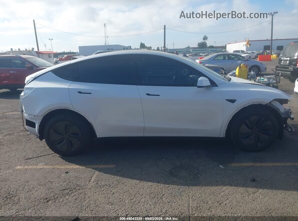 7SAYGDEE3TF568729 2026 TESLA MODEL Y White 360 interior view