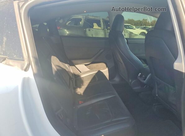 7SAYGDEE4RA250270 2024 TESLA MODEL White უკანა სავარძლების ხედი