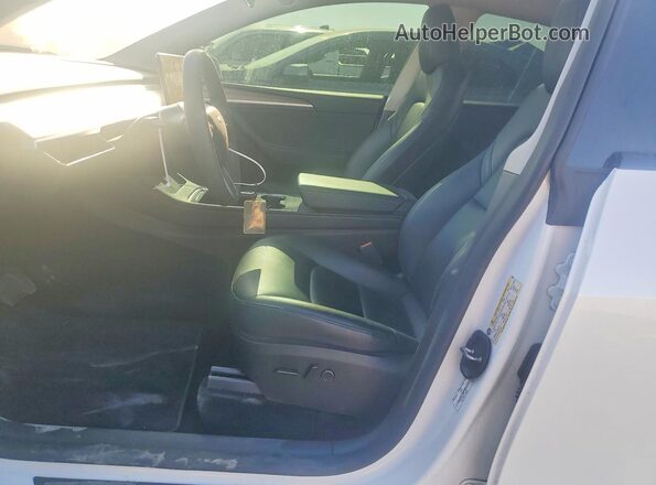 7SAYGDEE4RA250270 2024 TESLA MODEL White წინა სალონის ხედი