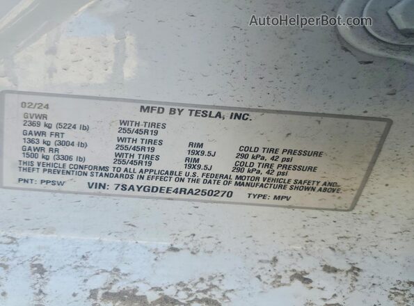 7SAYGDEE4RA250270 2024 TESLA MODEL White ძრავის განყოფილების ხედი