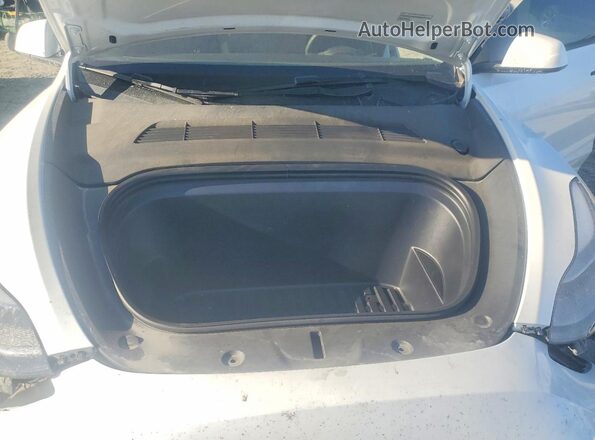 7SAYGDEE4RA250270 2024 TESLA MODEL White უკანა სალონის ხედი