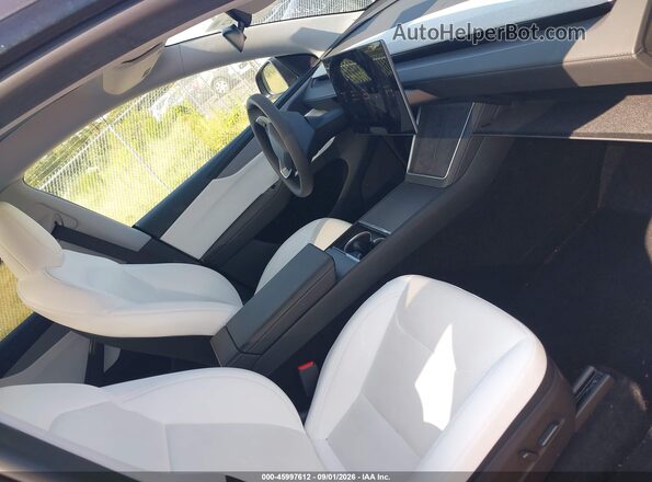 7SAYGDEE4TA443185 2026 TESLA MODEL Y Pewter Widok wnętrza z przodu