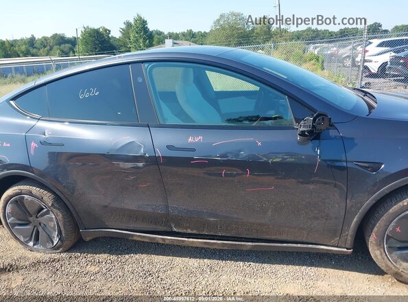7SAYGDEE4TA443185 2026 TESLA MODEL Y Pewter Widok wnętrza z tyłu