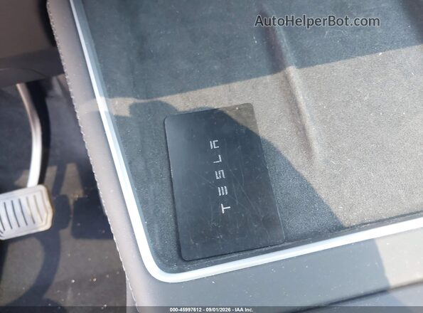 7SAYGDEE4TA443185 2026 TESLA MODEL Y Pewter Widok deski rozdzielczej
