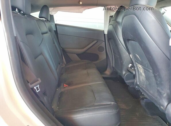 7SAYGDEE5RA218377 2024 TESLA MODEL White Vista de los asientos traseros