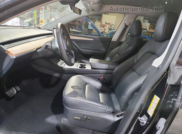 7SAYGDEE5RA304983 2024 TESLA MODEL Black წინა სალონის ხედი