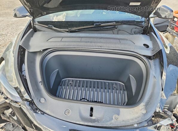 7SAYGDEE5SA337858 2025 TESLA MODEL Black ძრავის განყოფილების ხედი